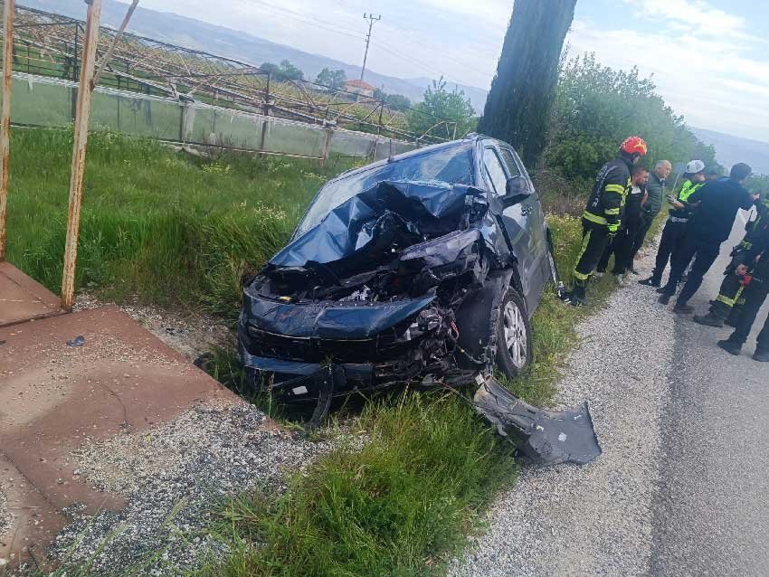 Denizlide Traktor Ile Hafif Ticari Arac Carpisti 1