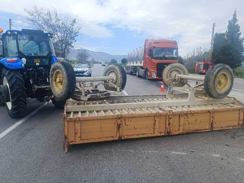 Denizlide Traktor Ile Hafif Ticari Arac Carpisti 2
