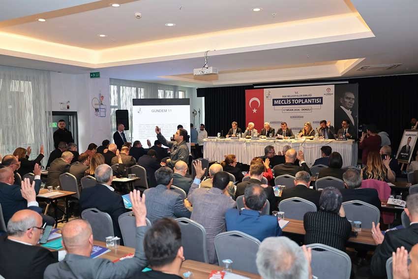 Ege Belediyeler Birliginde Baskan Cavusoglu Guven Tazeledi