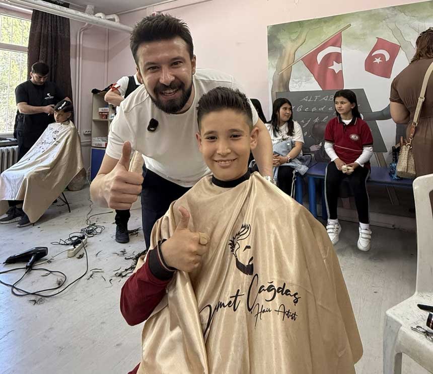 Ogrencilerin Yuzu Gulsun Diye Dukkanini Kapatti Denizlide Yurek Isitan Etkinlik1