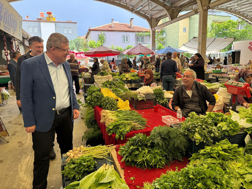 Ak Parti Il Baskani Subasioglu Pazarciyi Dinledi1