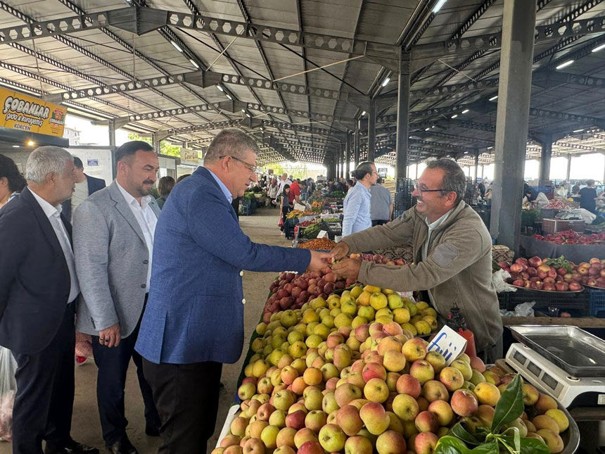 Ak Parti Il Baskani Subasioglu Pazarciyi Dinledi2