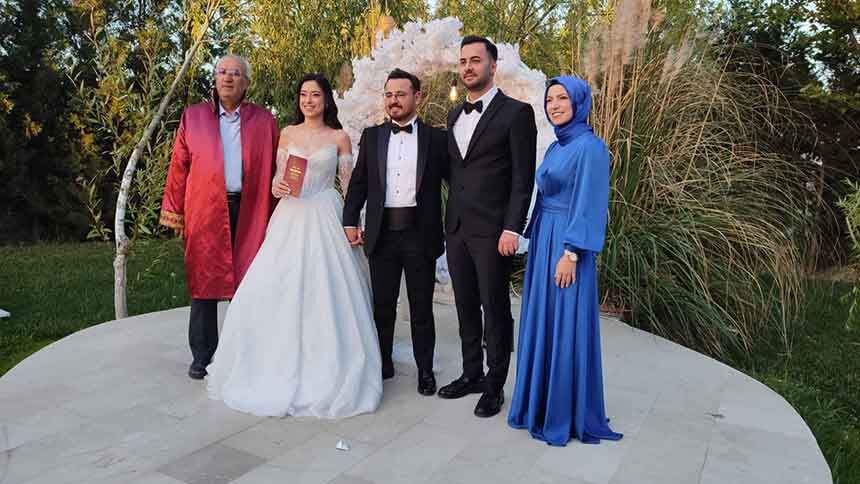 Baskan Arslan Genc Cifti Mutlu Gunlerinde Yalniz Birakmadi 1