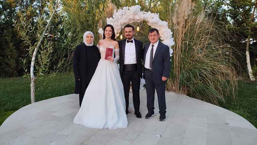 Baskan Arslan Genc Cifti Mutlu Gunlerinde Yalniz Birakmadi 3