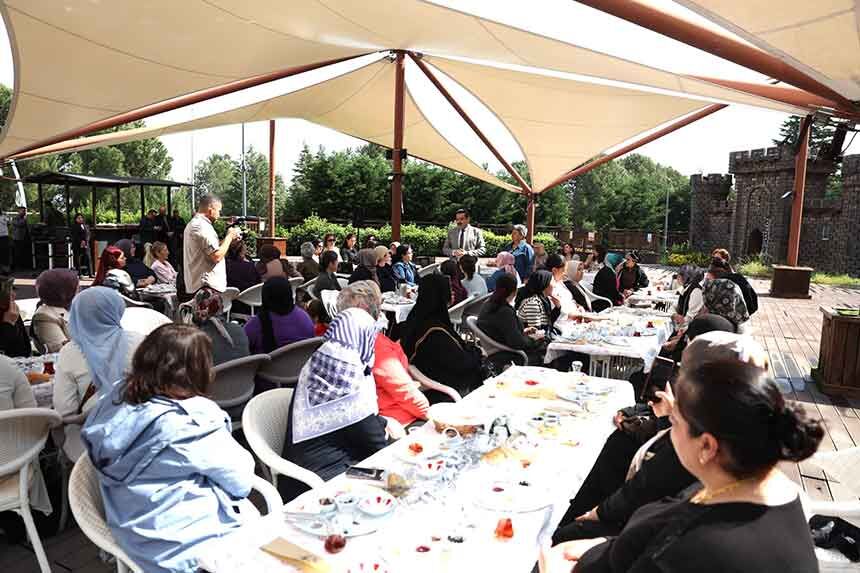 Baskan Ertemurdan Ozel Annelere Anlamli Mola 1