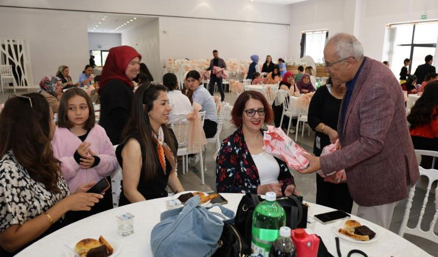 Cameli Belediyesi Annelere Ozel Etkinlik Duzenledi 3