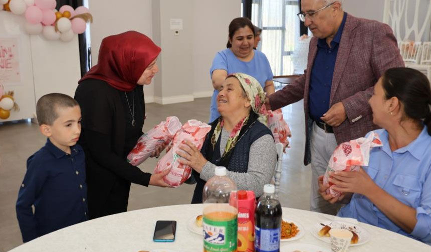 Cameli Belediyesi Annelere Ozel Etkinlik Duzenledi