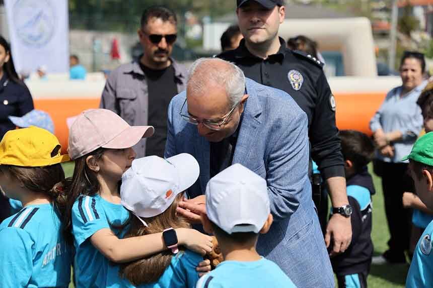 Camelinde Cittaslow Cocuk Senligi Renkli Goruntulere Sahne Oldu 2