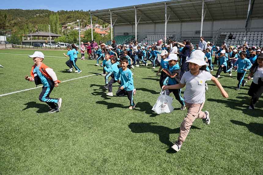 Camelinde Cittaslow Cocuk Senligi Renkli Goruntulere Sahne Oldu 3