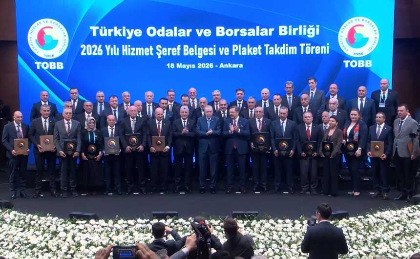 Cumhurbaskani Erdogandan Dto Baskani Erdogana Hizmet Seref Plaketi2