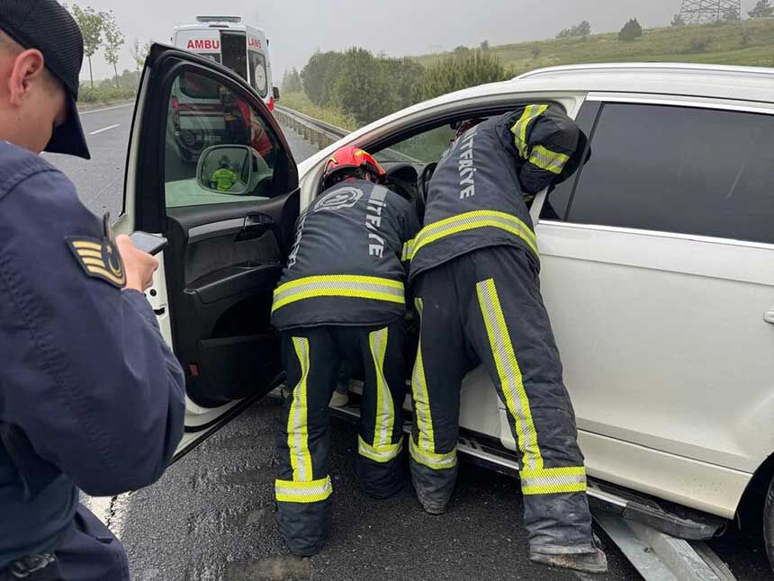 Denizli Bozkurtta Feci Kaza Bariyerlere Saplanan Aracta 1 Kisi Hayatini Kaybetti 2