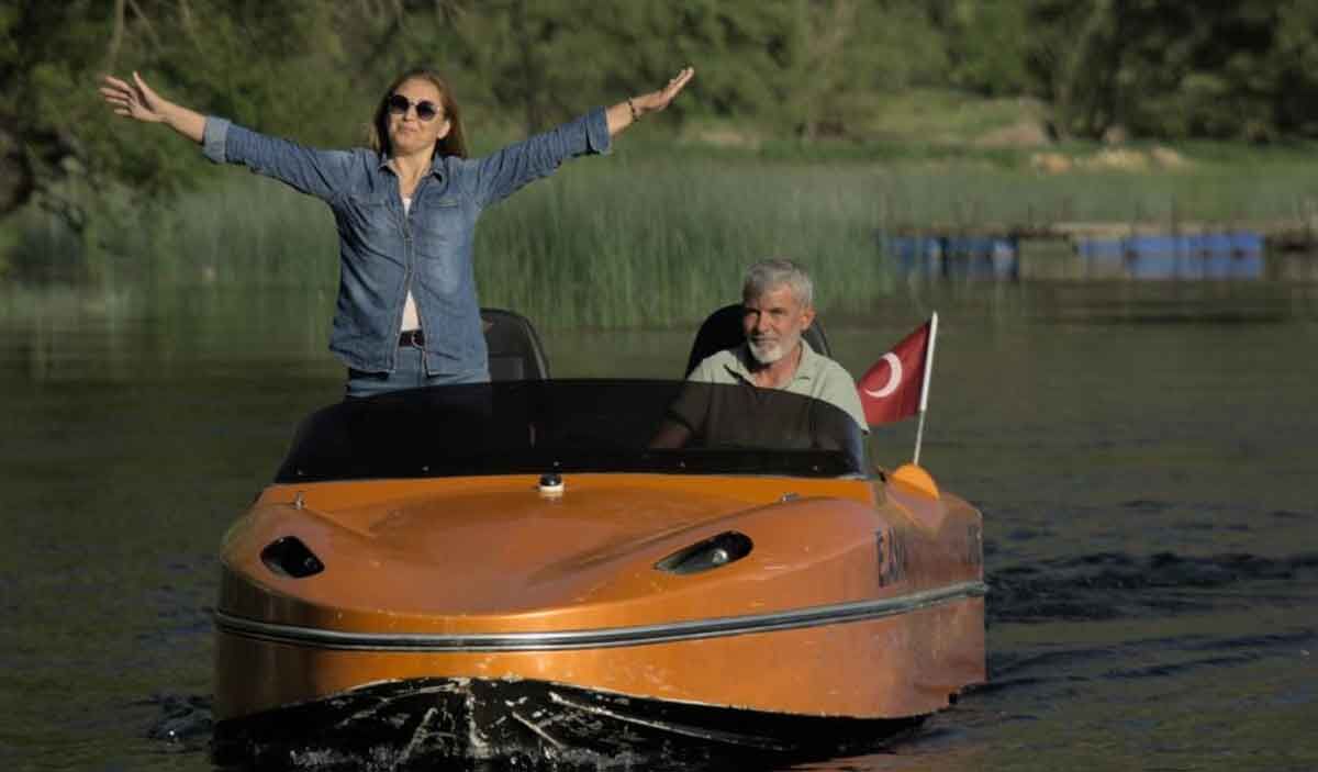 Denizli Civril Gokgolde Lamborghini Tasarimli Tekneyle Nilufer Turu 1