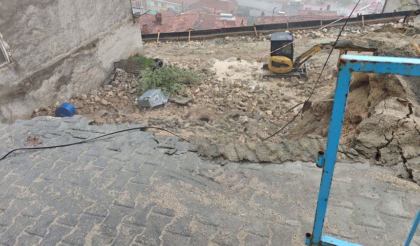 Denizli Guneyde Heyelan Tilkilik Mahallesi Denizli Yolu Trafige Kapatildi 1