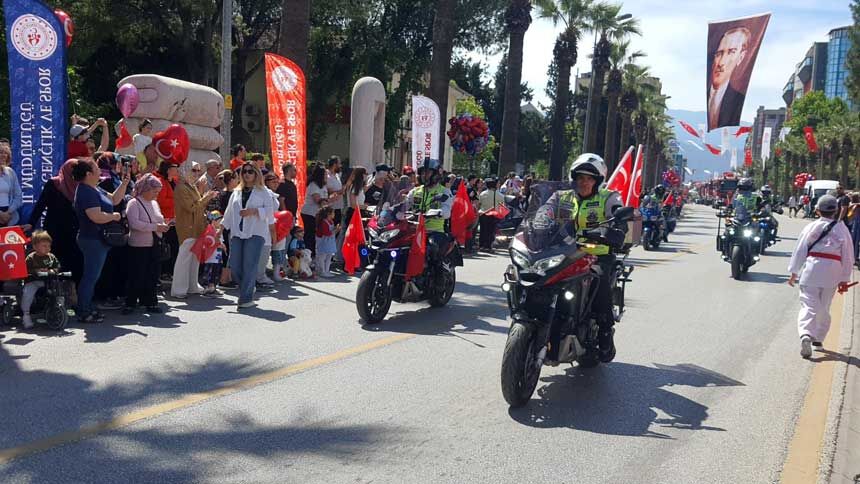 Denizlide 19 Mayis Kutlamalari Valilik Onunde Basladi1