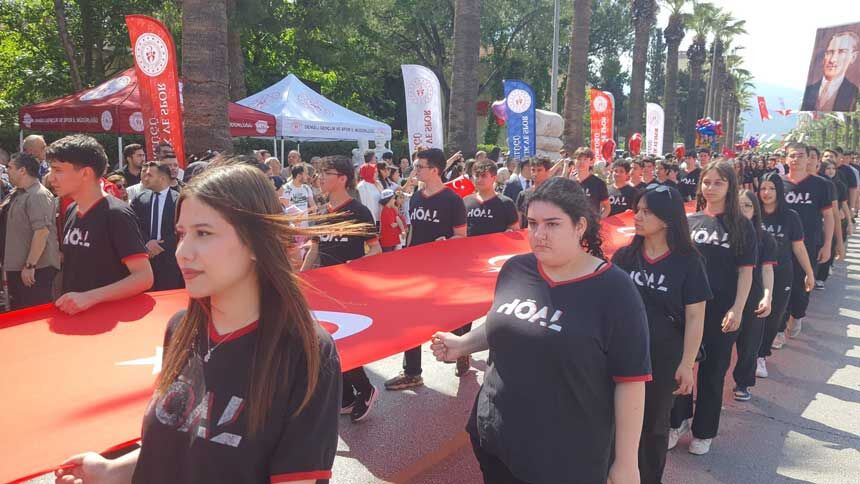 Denizlide 19 Mayis Kutlamalari Valilik Onunde Basladi6