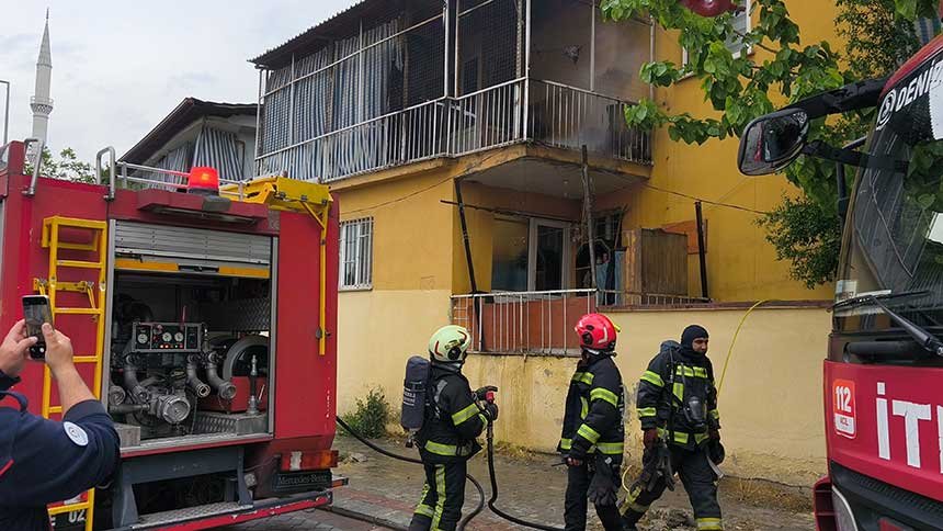 Denizlide Balkon Yanan Koltuk Panige Neden Oldu 3