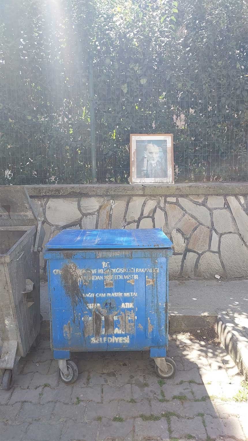 Denizlide Cope Birakilan Ataturk Portresi Buyuk Tepki Cekti