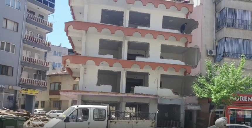Denizlide Yikim Tartismasi Firmadan Ihmal Yok Aciklamasi2