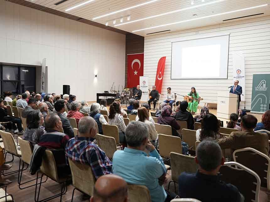 Dizelerden Ezgilere Gecesinde Engeller Sanatla Asildi