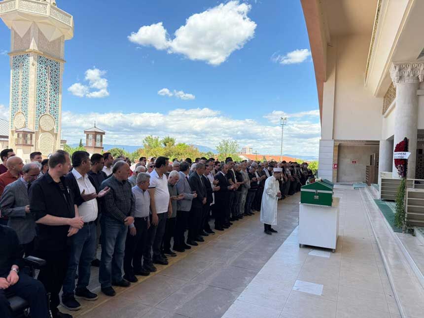 Egitimci Mengi Son Yolculuguna Ugurlandi1