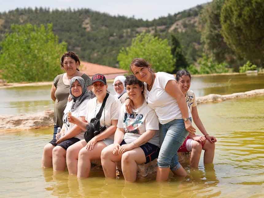 Engelliler Ve Yakinlari Beyaz Cennet Pamukkalede Bulustu 1