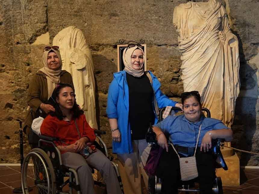Engelliler Ve Yakinlari Beyaz Cennet Pamukkalede Bulustu 2