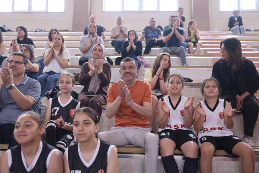 Genclik Buyuksehirle Sahada Dogada Sanatta2