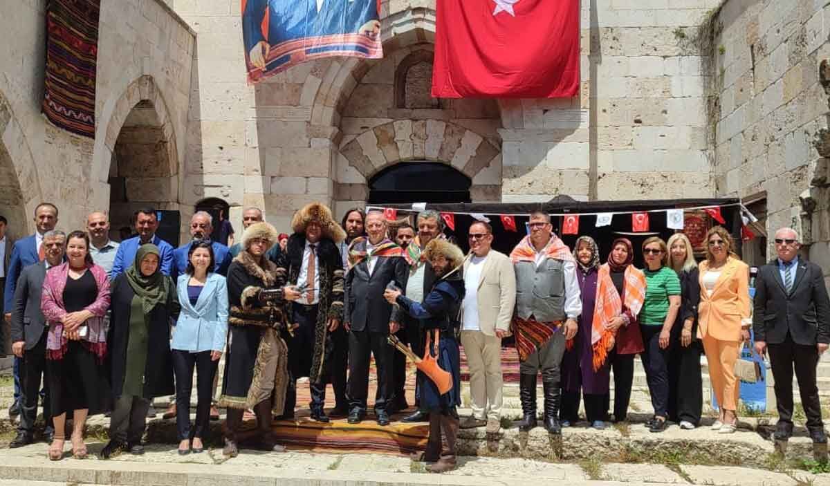 Tarihi Akhan Kervansarayi Yoruk Kulturune Ev Sahipligi Yapti 2