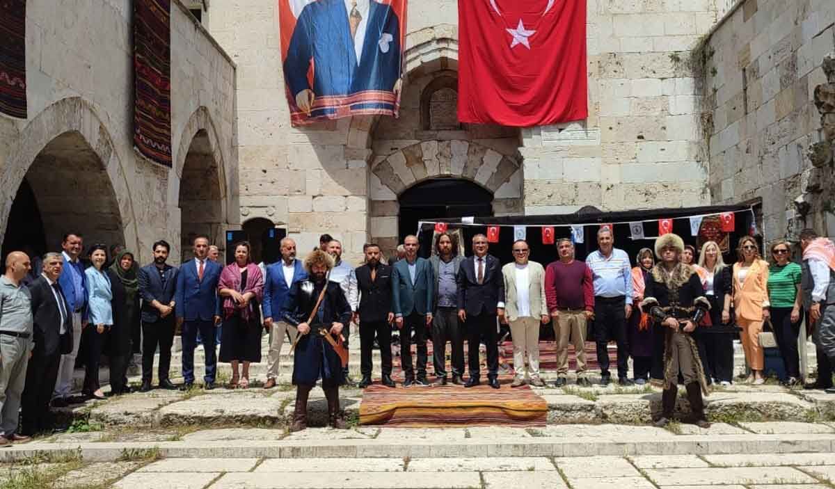 Tarihi Akhan Kervansarayi Yoruk Kulturune Ev Sahipligi Yapti 4