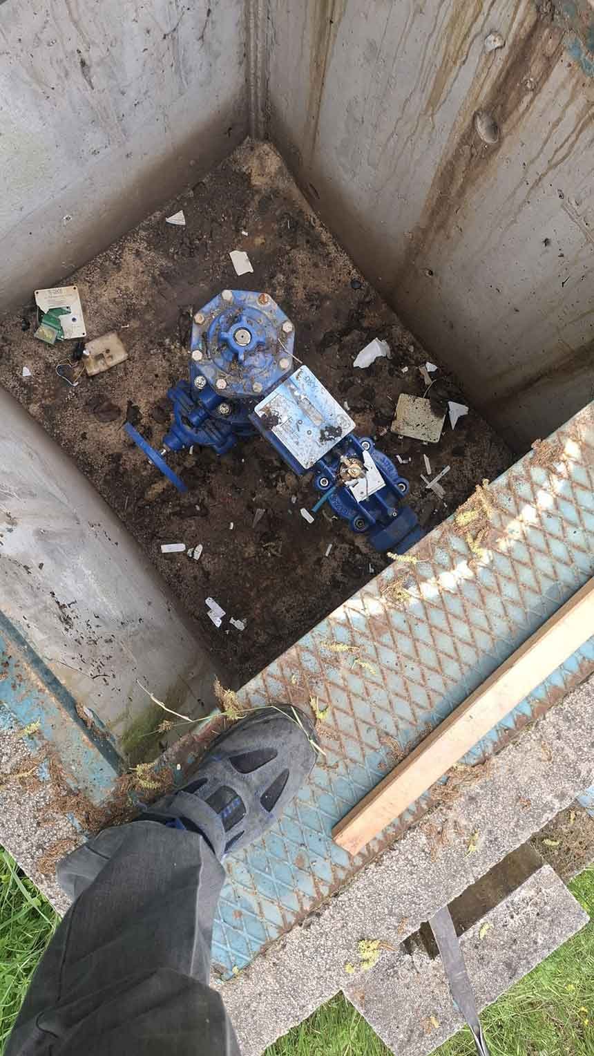Tarlasindan Izinsiz Gecirildigini Iddia Ettigi Sulama Hattina Yeniden Zarar Verdi 1