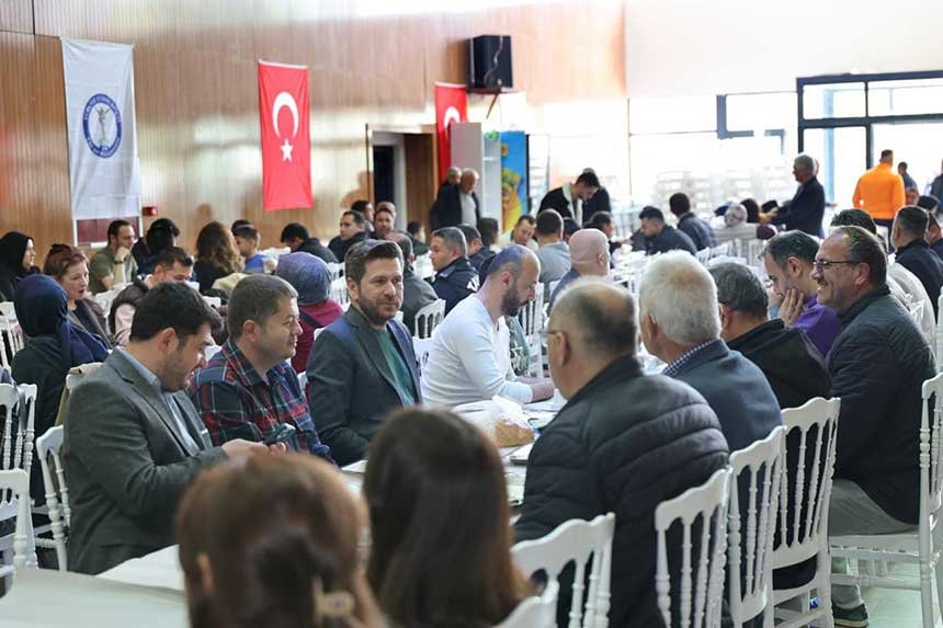 Tavasta Emegin Bayrami Sofrada Kutlandi Baskan Tatiktan Anlamli Bulusma 1
