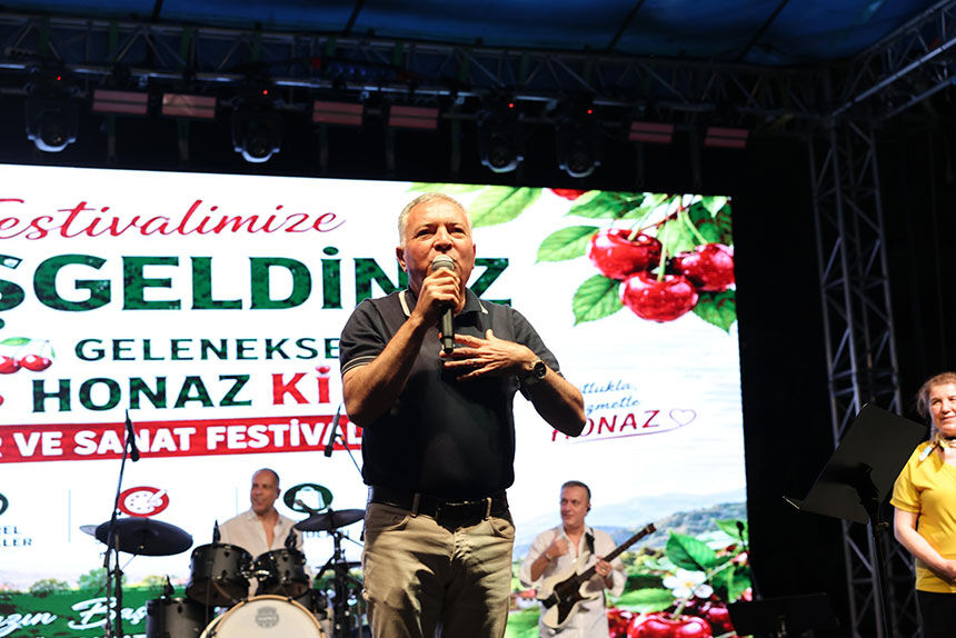 48 Geleneksel Honaz Kiraz Festivalinde Reyhan Karaca Ruzgari 2