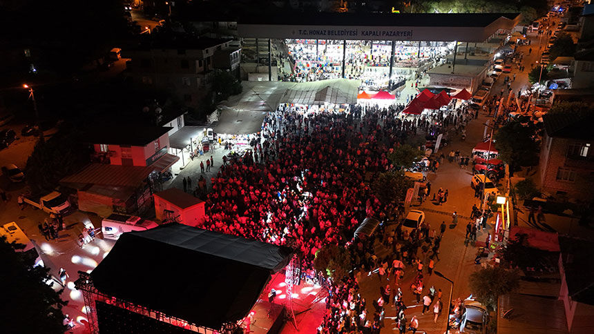 48 Geleneksel Honaz Kiraz Festivalinde Reyhan Karaca Ruzgari 5