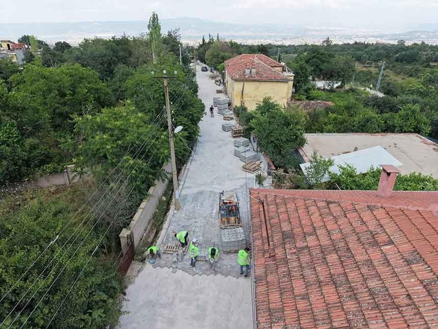 6 Bin Metrekarelik Calisma Ekipler O Mahalledeki Yollari Yeniliyor 1