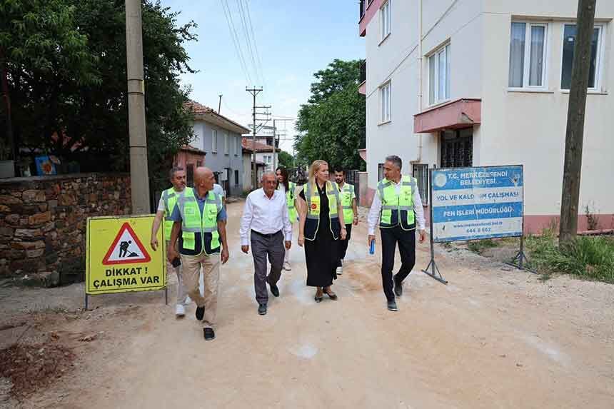 6 Bin Metrekarelik Calisma Ekipler O Mahalledeki Yollari Yeniliyor 2
