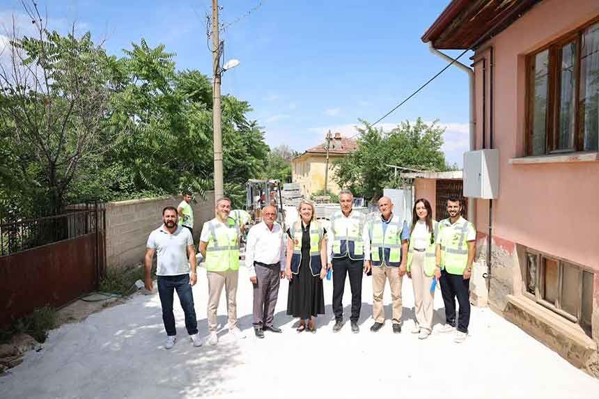 6 Bin Metrekarelik Calisma Ekipler O Mahalledeki Yollari Yeniliyor 3