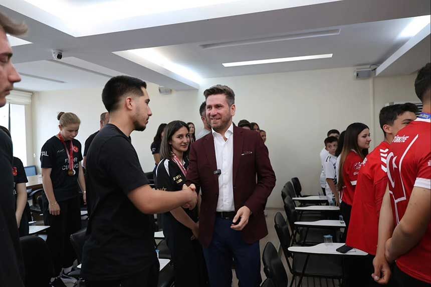 Baskan Kadir Tatik Tavasin Gururlandiran Sampiyonlari Agirladi 1
