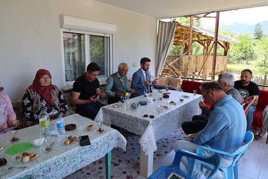 Baskan Tatiktan Sehit Ailelerine Anlamli Ziyaret 6