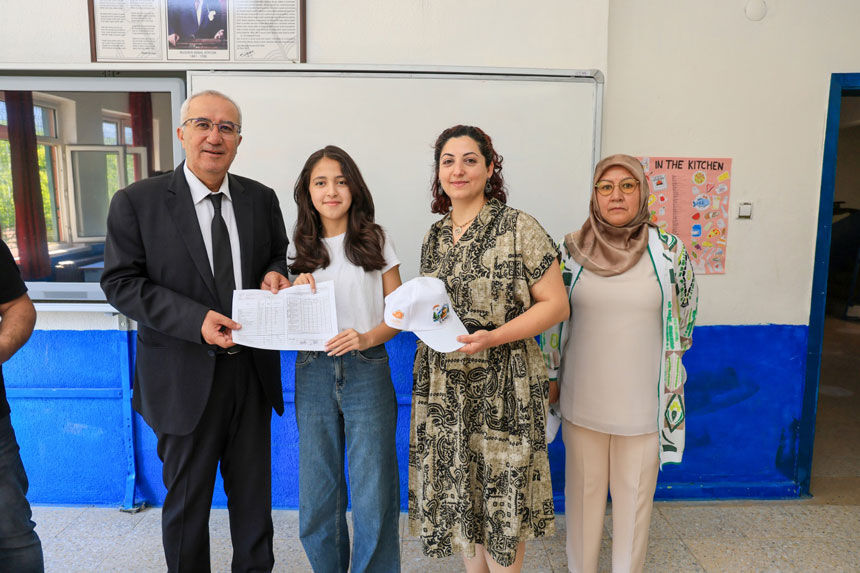Cameli Belediye Baskani Cengiz Arslandan Okullara Karne Ziyareti2