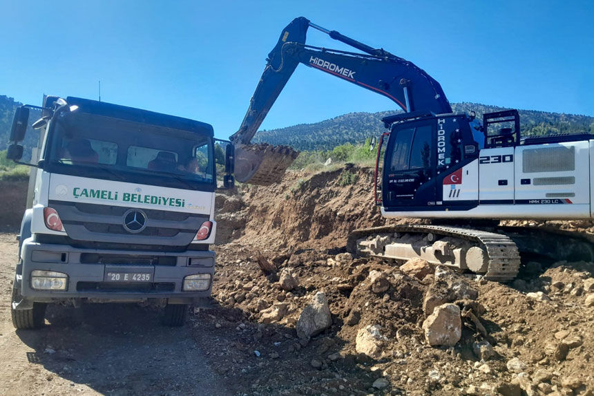 Cameli Belediyesinden Kalinkozda Seferberlik Arazi Yollari Yenileniyor