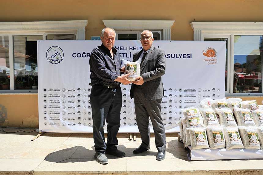 Cameli Belediyesinden Ureticiye 100 Hibeli Cografi Isaretli Cameli Fasulyesi Tohumu Destegi 4