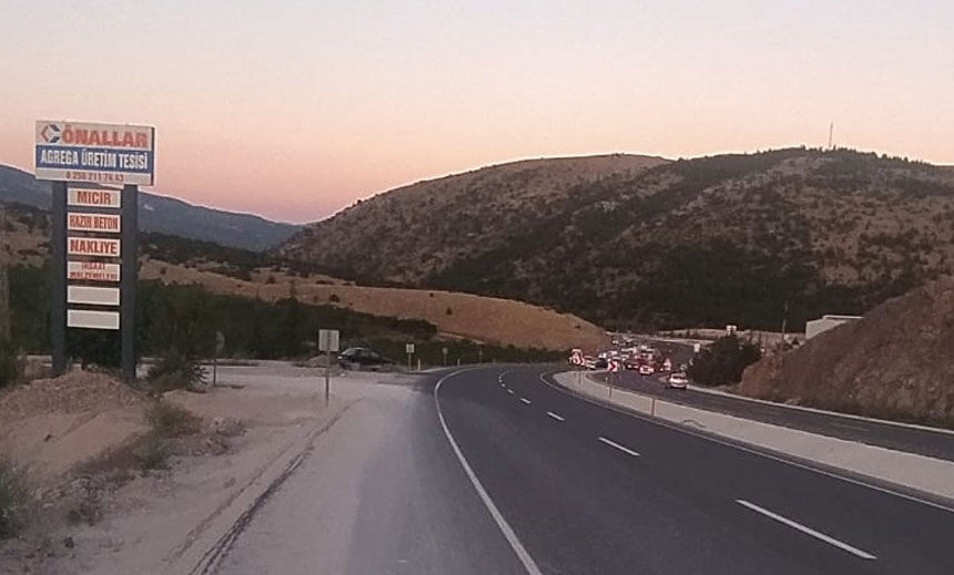 Denizli Akca Rampasinda Kaza Tira Arkadan Carpti1