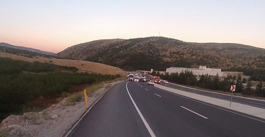Denizli Akca Rampasinda Kaza Tira Arkadan Carpti2