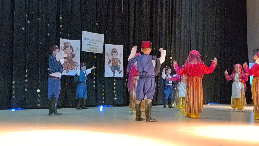 Denizli Ilkokul Ogrencileri Halk Oyunu1