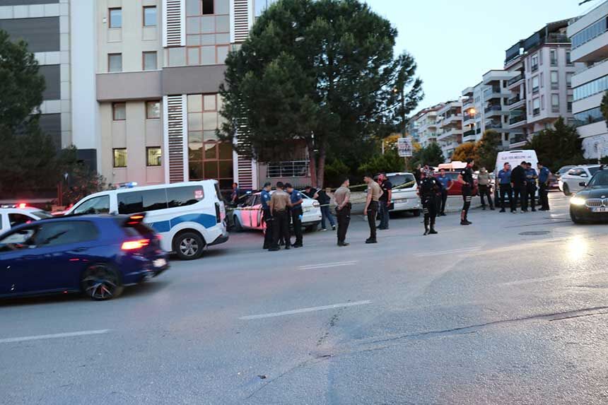 Denizli Pamukkalede Silahli Saldiri Eski Sevgilisinin Oldugu Araci Pompali Tufekle Taradi 1