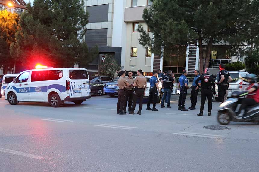 Denizli Pamukkalede Silahli Saldiri Eski Sevgilisinin Oldugu Araci Pompali Tufekle Taradi 2