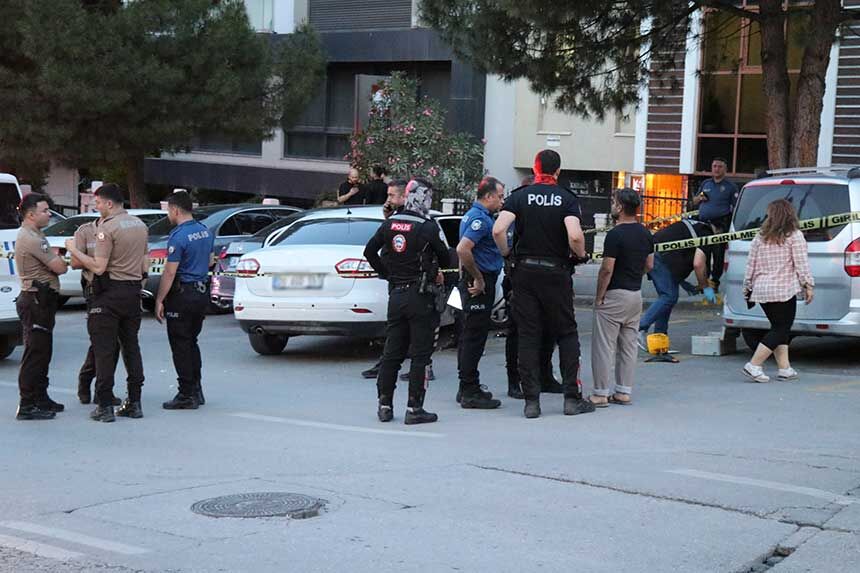 Denizli Pamukkalede Silahli Saldiri Eski Sevgilisinin Oldugu Araci Pompali Tufekle Taradi 3