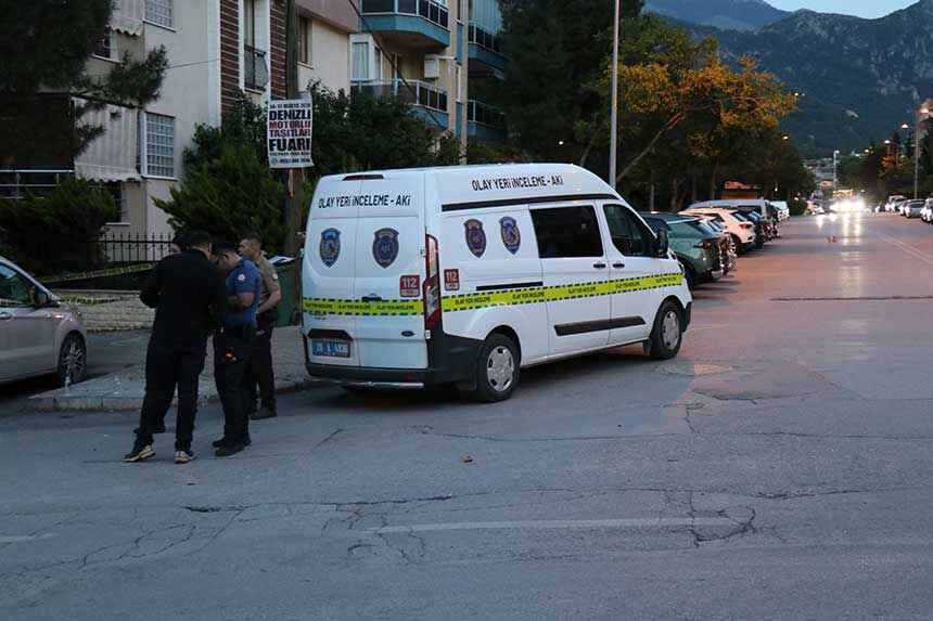 Denizli Pamukkalede Silahli Saldiri Eski Sevgilisinin Oldugu Araci Pompali Tufekle Taradi 4