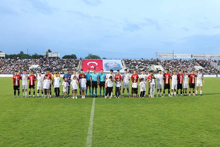 Denizlide Mahallemde Mac Var Turnuvasi Son Erdi Final Gecesine Unlu Sanatci Damga Vurdu 2