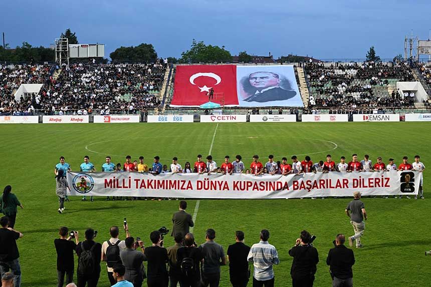 Denizlide Mahallemde Mac Var Turnuvasi Son Erdi Final Gecesine Unlu Sanatci Damga Vurdu 3